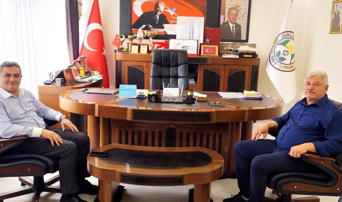 Çobanlar Belediye Başkanı Ali Altuntaş, Işıklar Belediye Başkanı Murat Karamoçu’yu