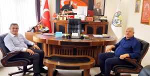 Çobanlar Belediye Başkanı Ali Altuntaş, Işıklar Belediye Başkanı Murat Karamoçu’yu