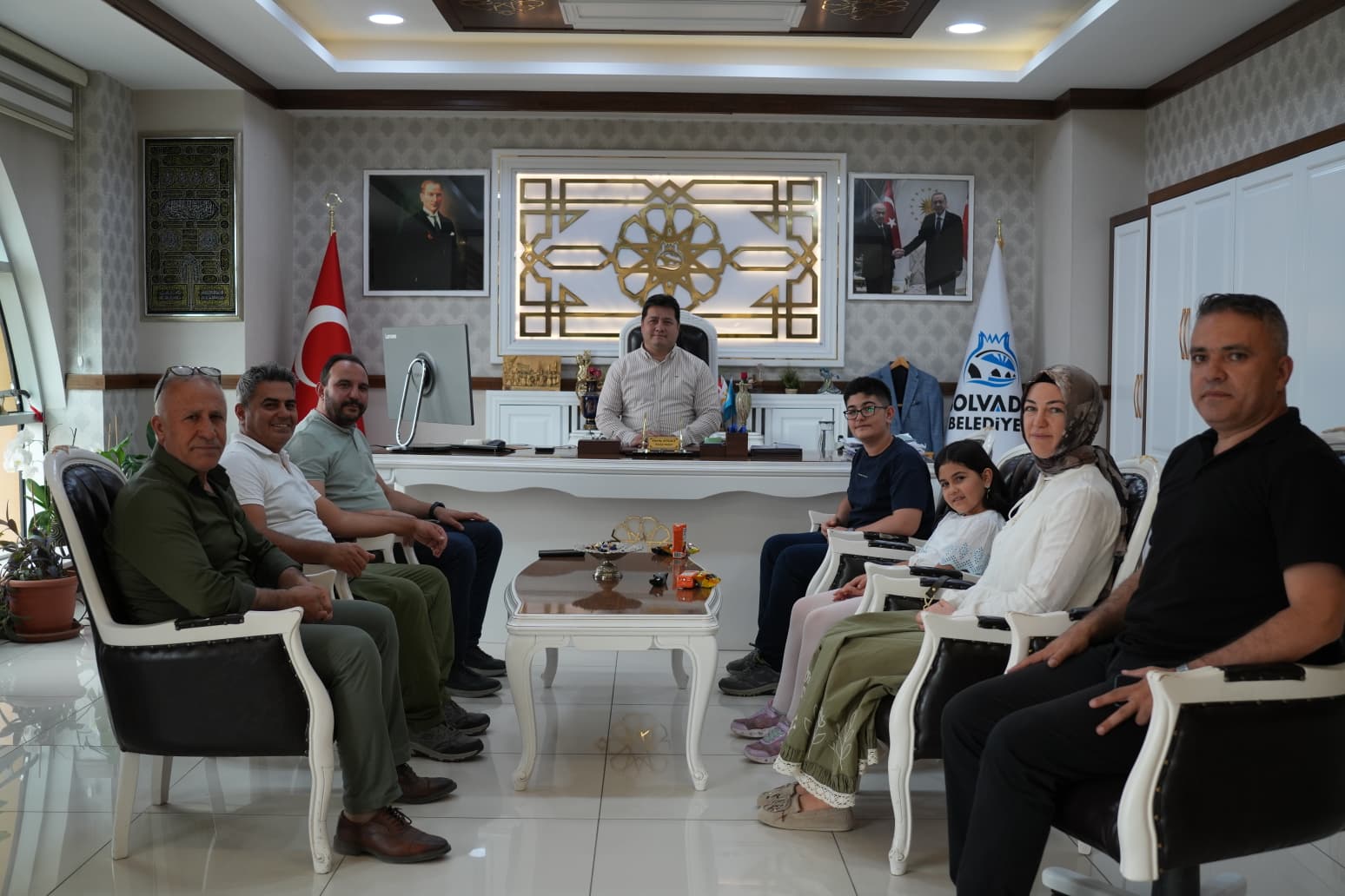 Başkan Aynacı, LGS Türkiye Birincisi Esiringü'yü ağırladı 1 Başkan Aynacı, LGS Türkiye Birincisi Esiringü'yü ağırladı
