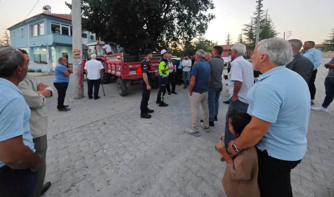Afyonkarahisar'ın Bayat ilçesinde İlçe Jandarma Komutanlığı ekipleri, "Reflektör Tak, Görünür
