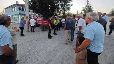 Afyonkarahisar'ın Bayat ilçesinde İlçe Jandarma Komutanlığı ekipleri, "Reflektör Tak, Görünür