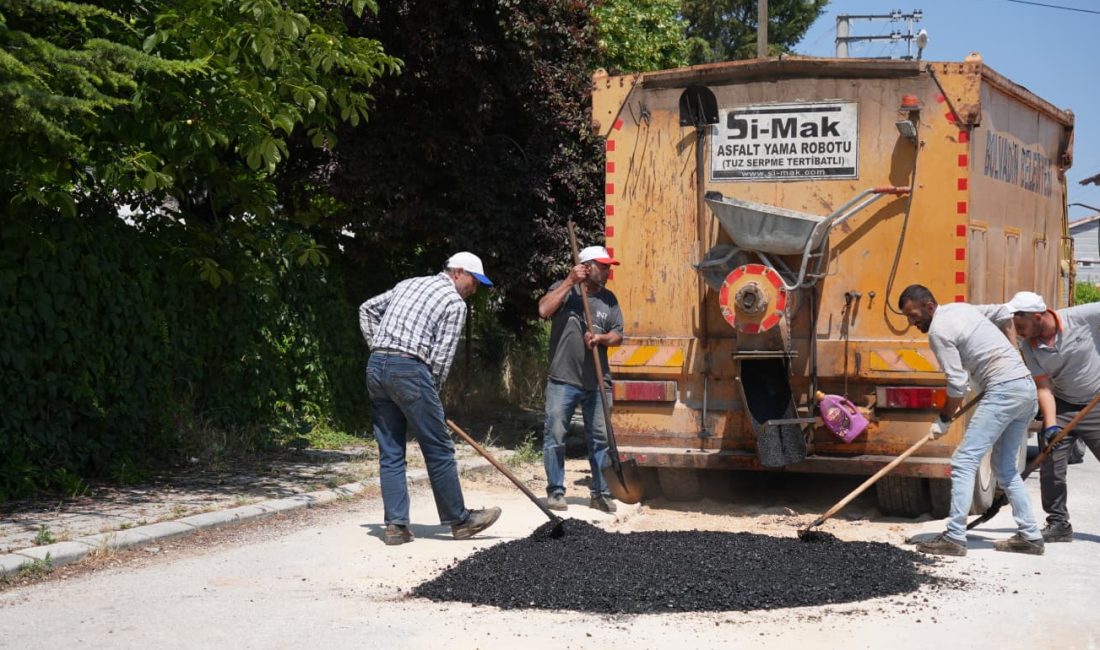 Bolvadin Belediyesi Fen İşleri Müdürlüğü ekipleri, Müslümana Mahallesi'nde bozulan yol