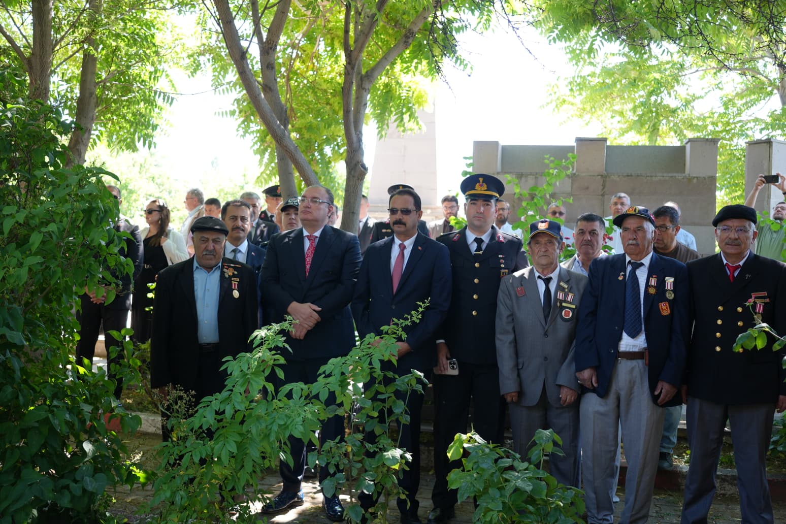 Bolvadin’de şehitlik ziyaretiyle milli birlik mesajı