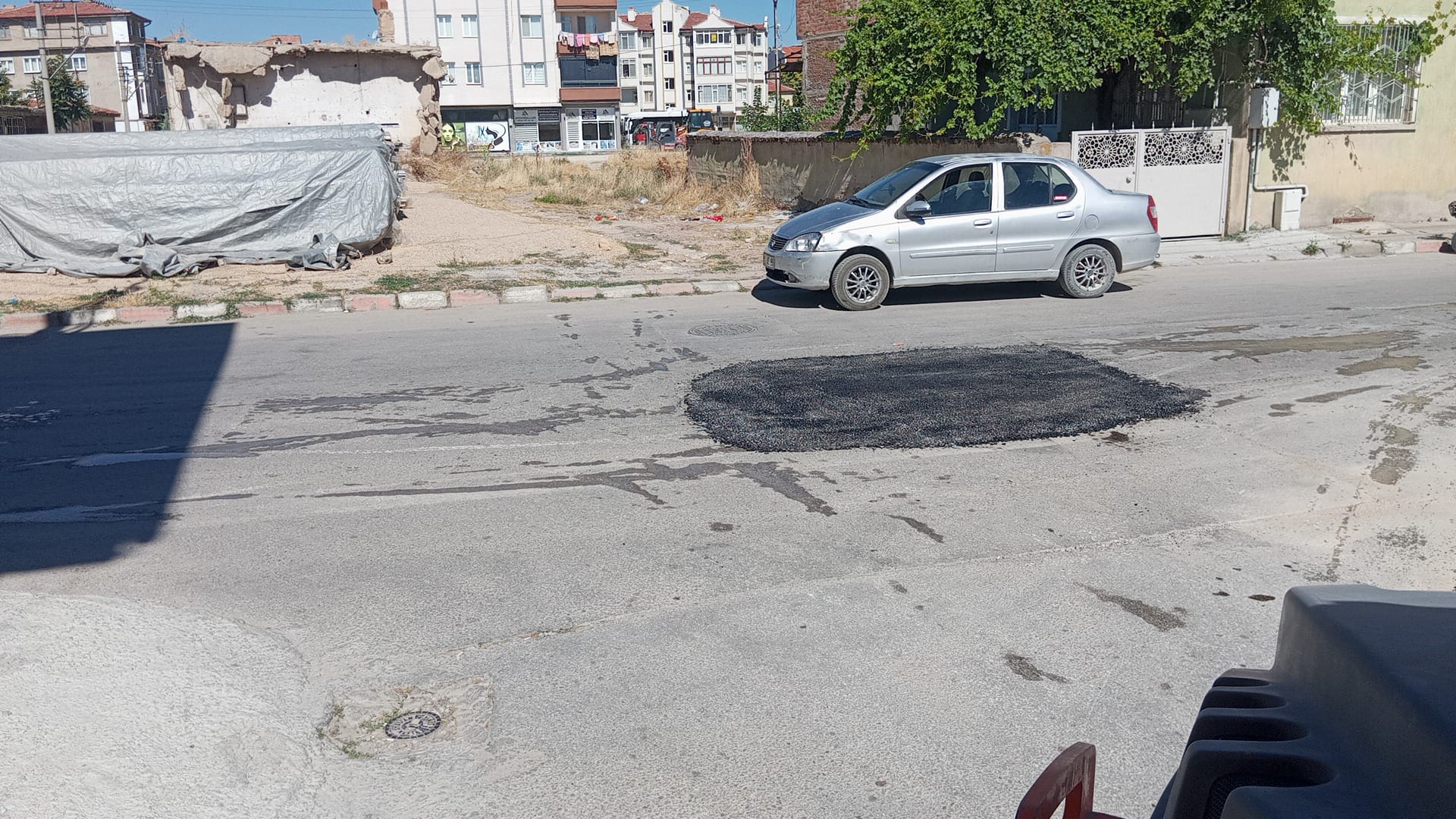 Bolvadin’de sıcak ve soğuk asfalt yama çalışmaları