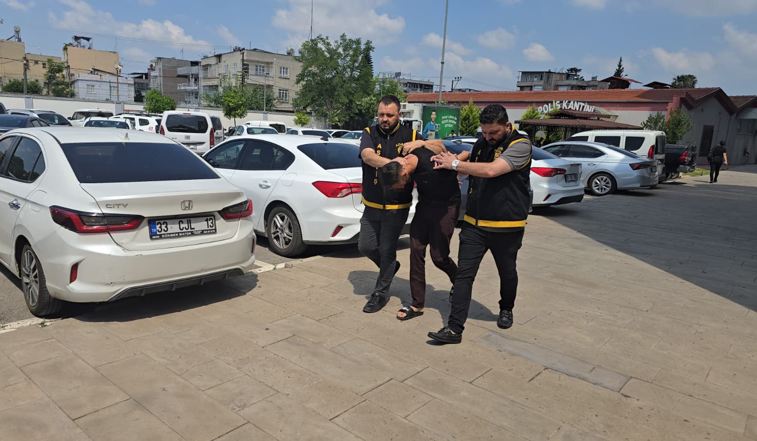 Çarşaf giyip keşif yaptılar, 40 dakikada servet çaldılar 3 Çarşaf giyip keşif yaptılar, 40 dakikada servet çaldılar