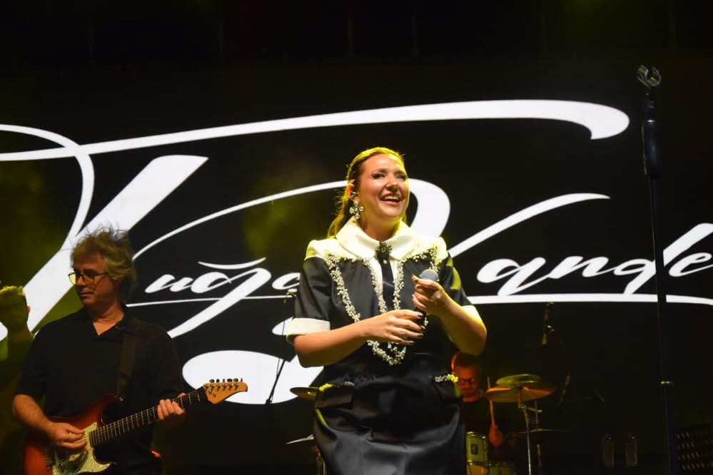 Çay’da Vişne ve Eber Sarısı Festivali coşkusu 3 Çay’da Vişne ve Eber Sarısı Festivali coşkusu