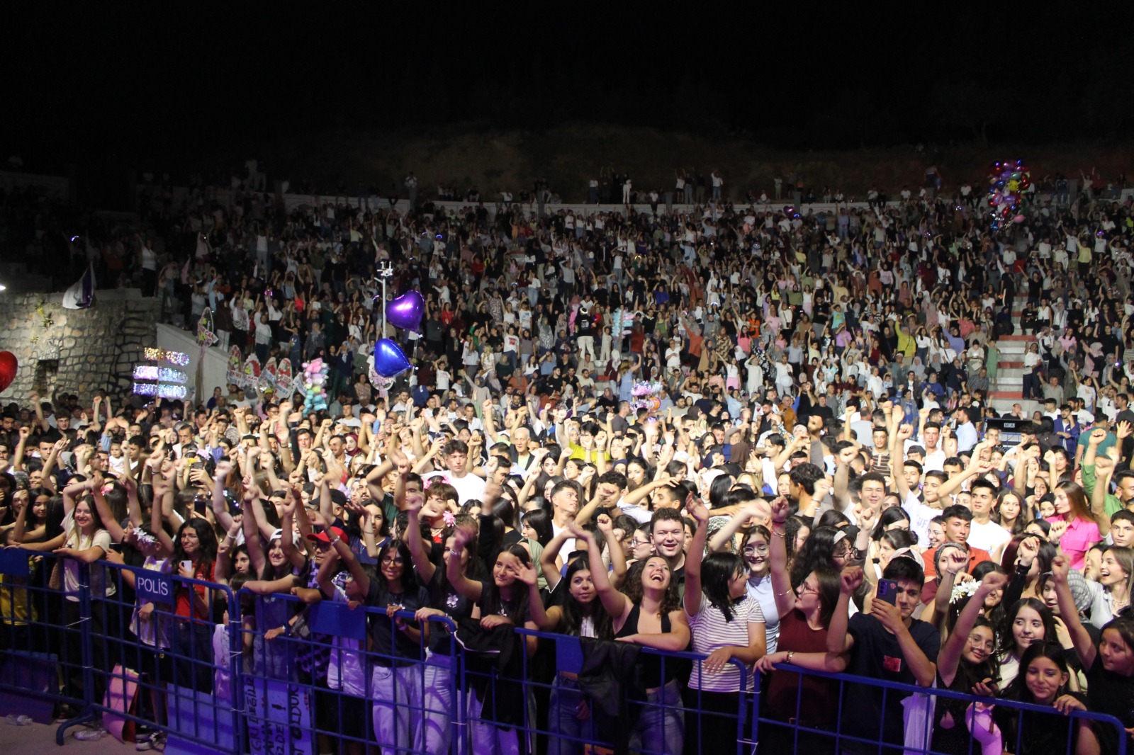 Çay’da Vişne ve Eber Sarısı Festivali coşkusu 1 Çay’da Vişne ve Eber Sarısı Festivali coşkusu