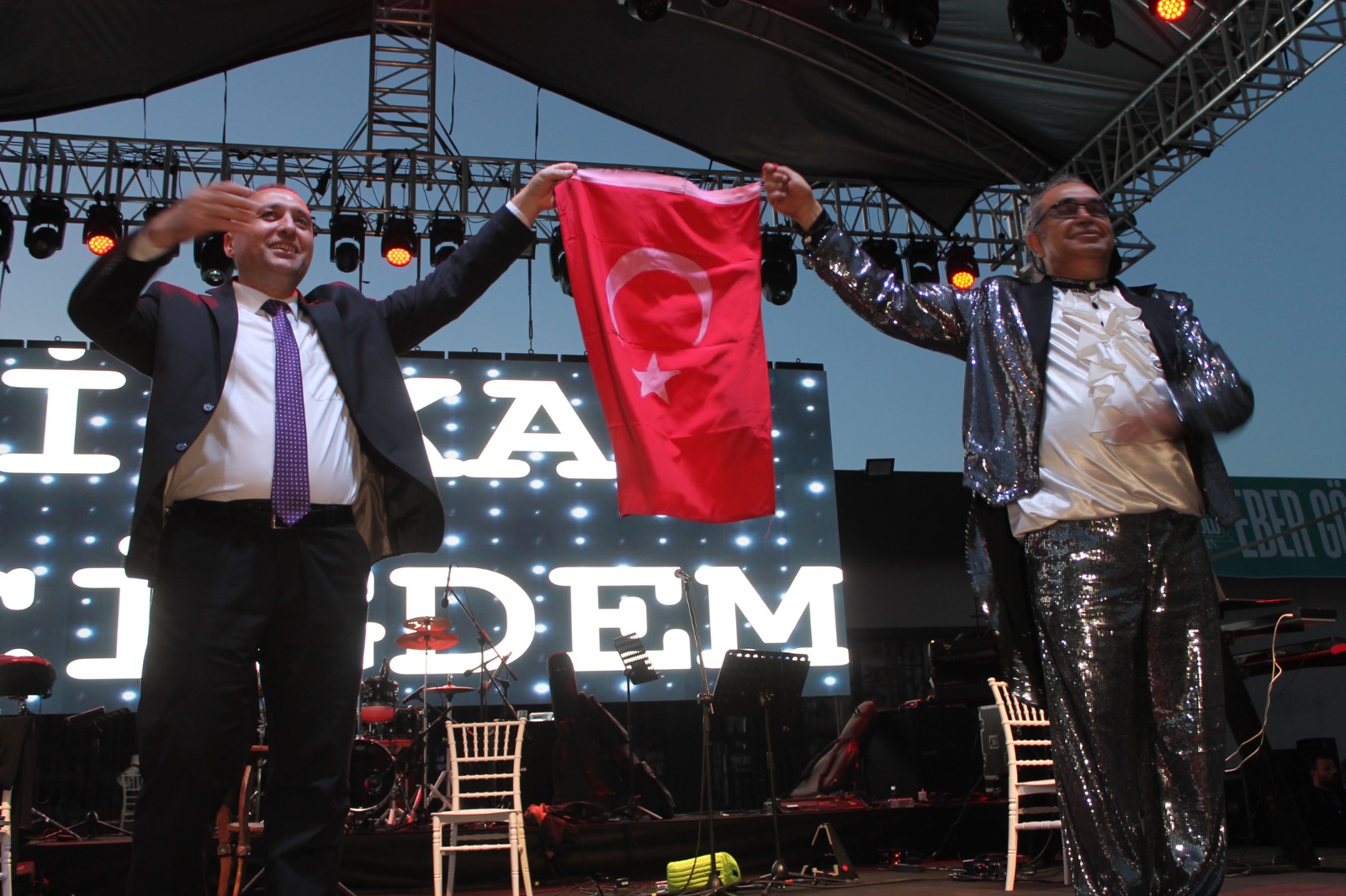Çay’da Vişne ve Eber Sarısı Festivali coşkusu