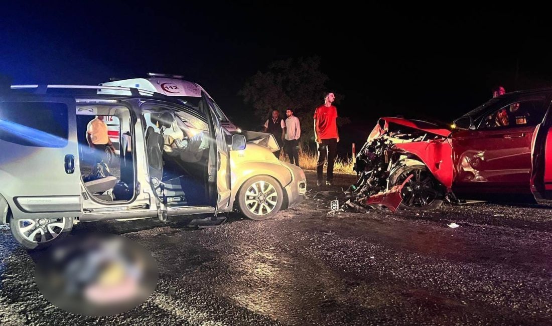 Afyonkarahisar'da hafif ticari araçla otomobilin kafa kafaya çarpışma sonucunun meydana