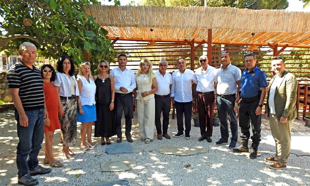 İzmir'in Çeşme ilçesinde yaklaşık 5 yıldır İlçe Müftüsü olarak görev