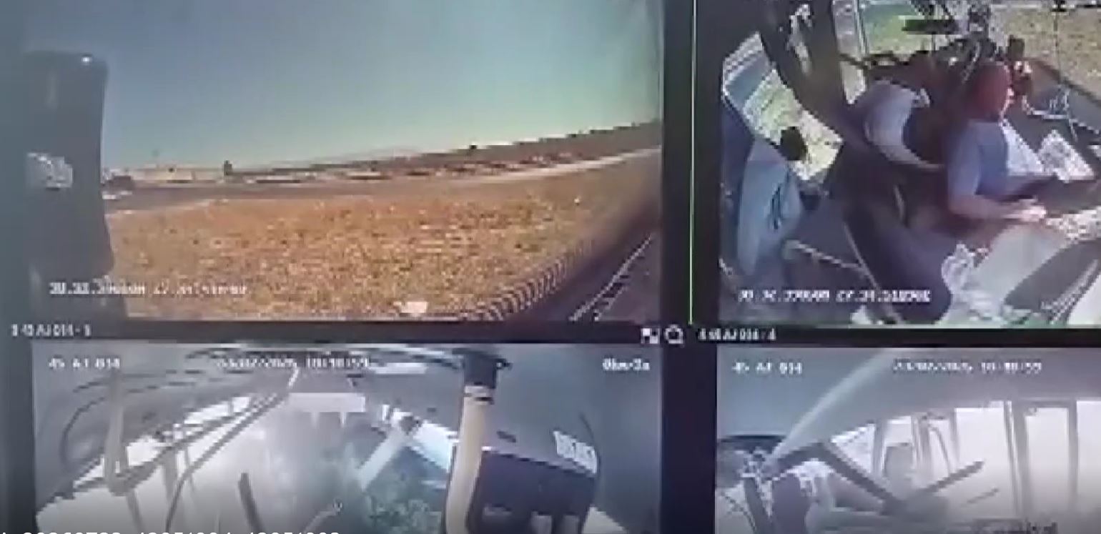 Manisa'nın Şehzadeler ilçesinde özel halk midibüsüyle panelvanın çarpışması sonucu 1