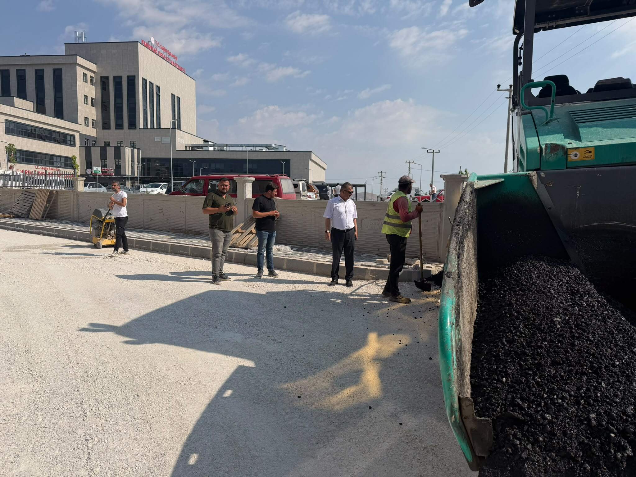 Emirdağ hastane yolunda asfalt mesaisi başladı