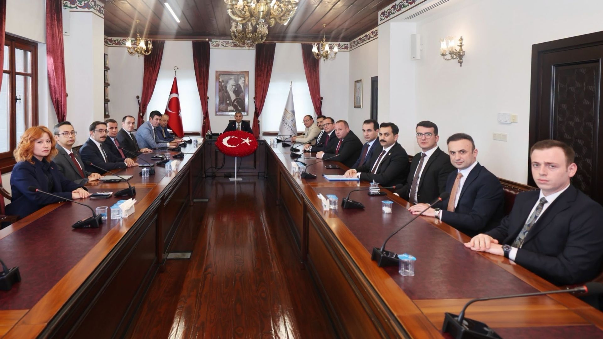 Afyonkarahisar Valisi Dr. Naci Aktaş başkanlığında düzenlenen toplantıda, vali yardımcıları