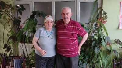 55 yıllık evli olan çift, Afyonkarahisar’ın Çay ilçesinde anayol üzerinde