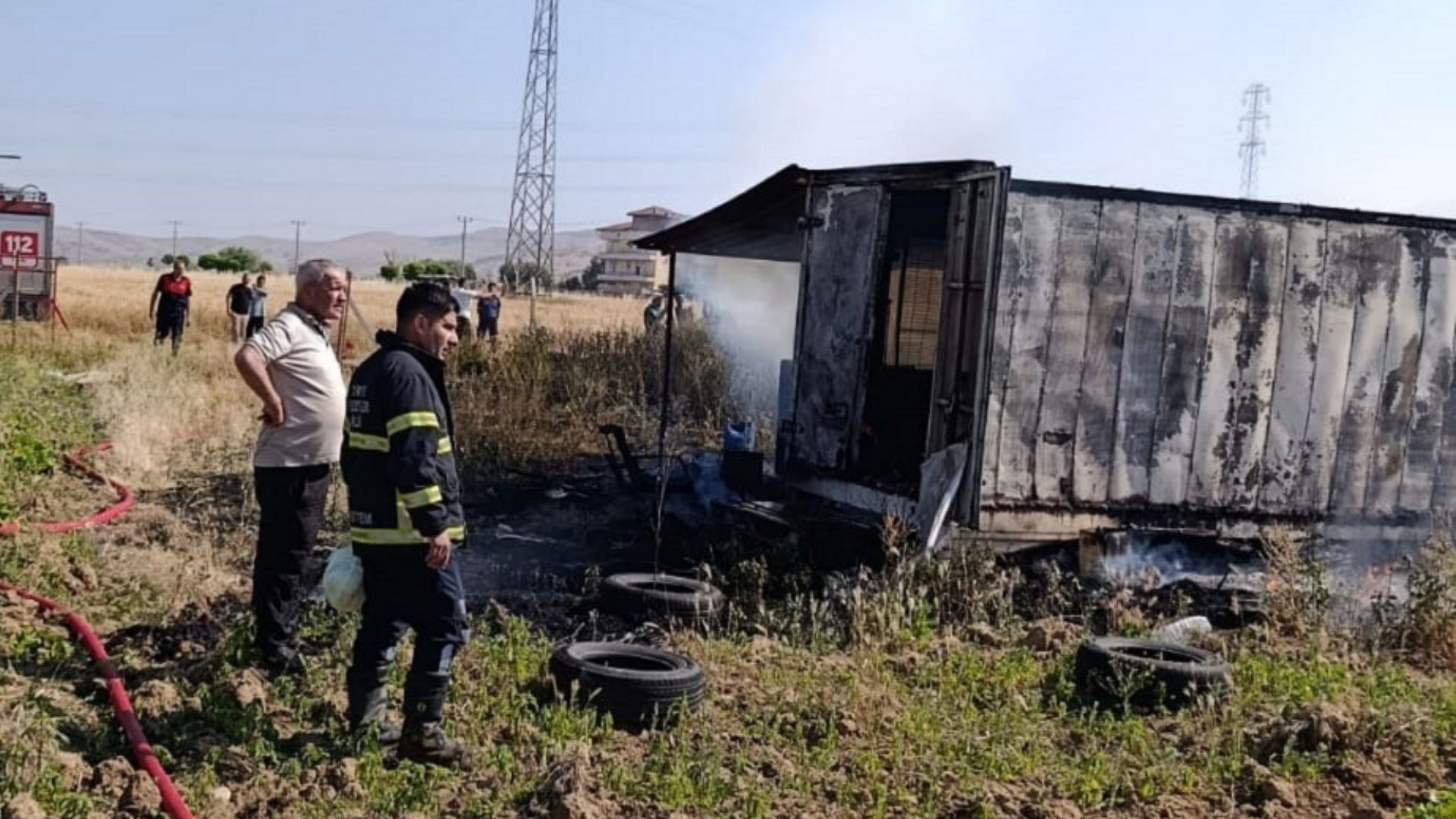 Afyonkarahisar’ın Sandıklı ilçesinde bir bağ evinde çıkan yangın, itfaiye ekiplerinin