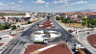 Bolvadin Belediyesi, ilçe genelinde sürdürdüğü yol bakım ve onarım çalışmaları