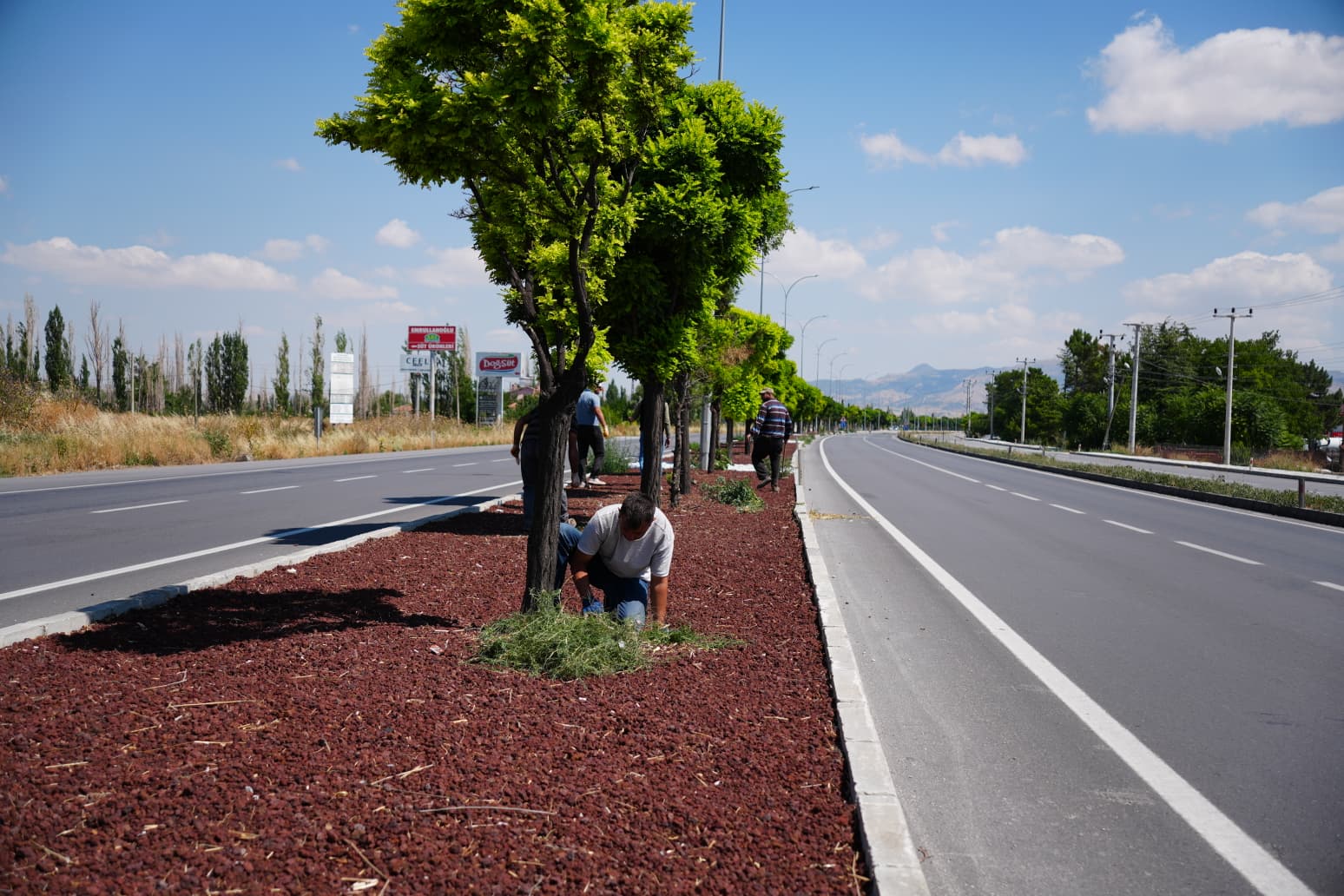 Gökçeyayla Mahallesi'nde soğuk asfalt çalışması