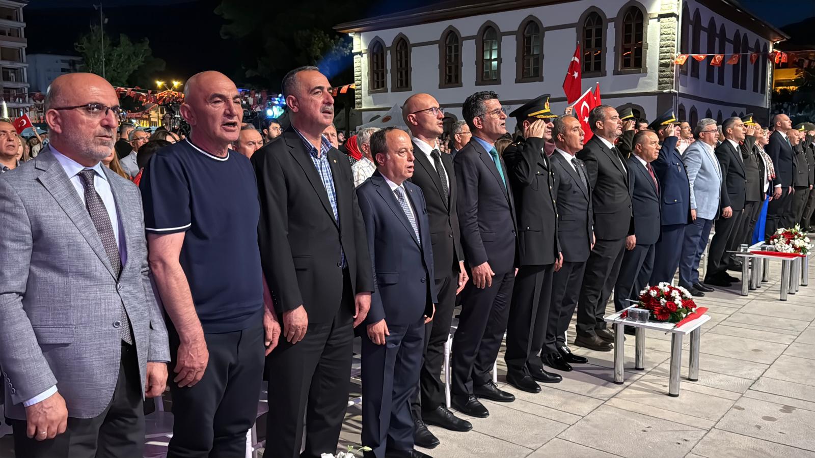 Afyonkarahisar 15 Temmuz için meydanda