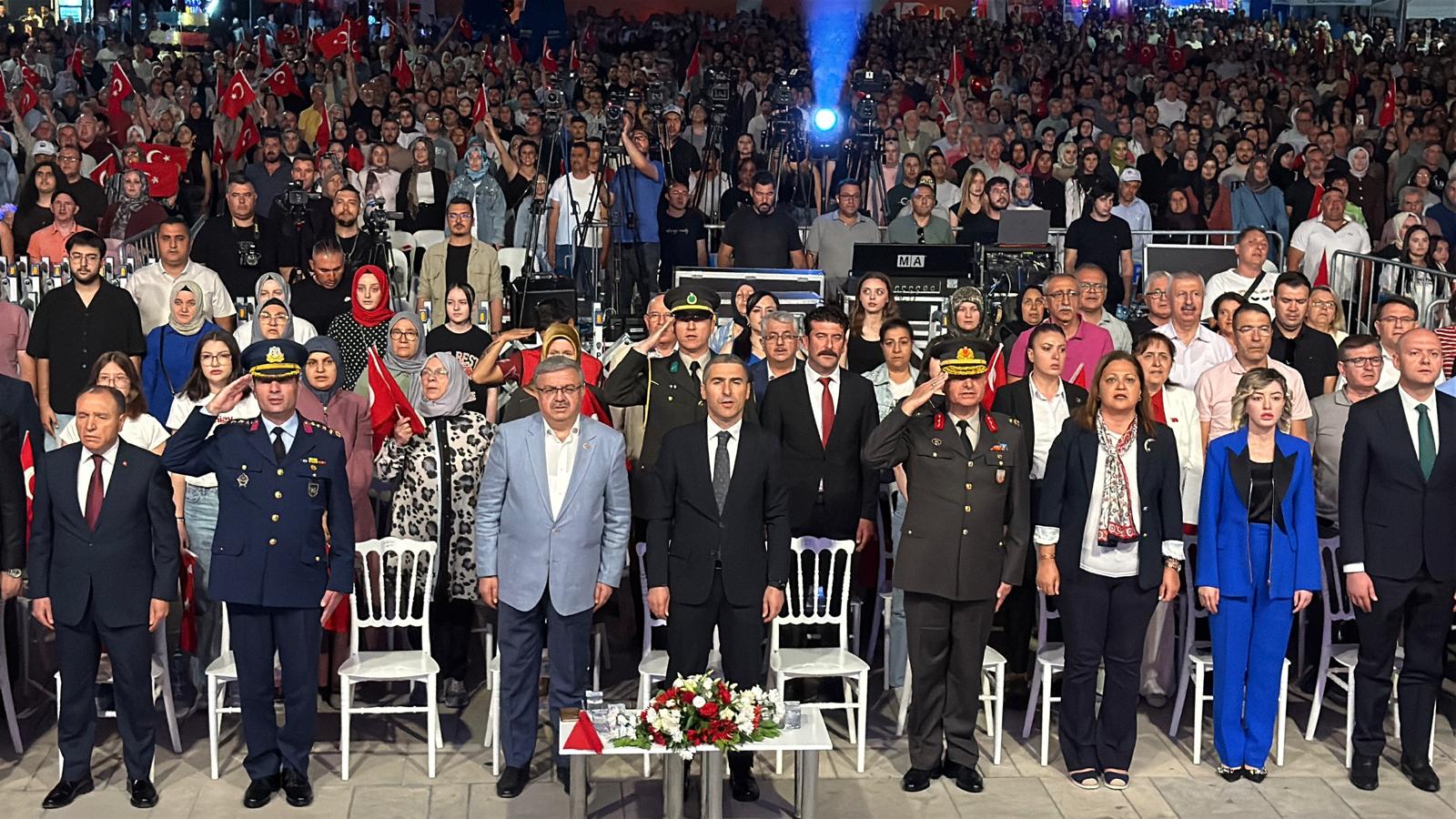 Afyonkarahisar 15 Temmuz için meydanda