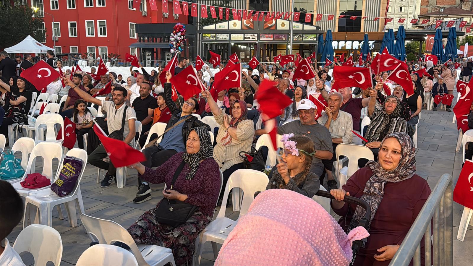Afyonkarahisar 15 Temmuz için meydanda