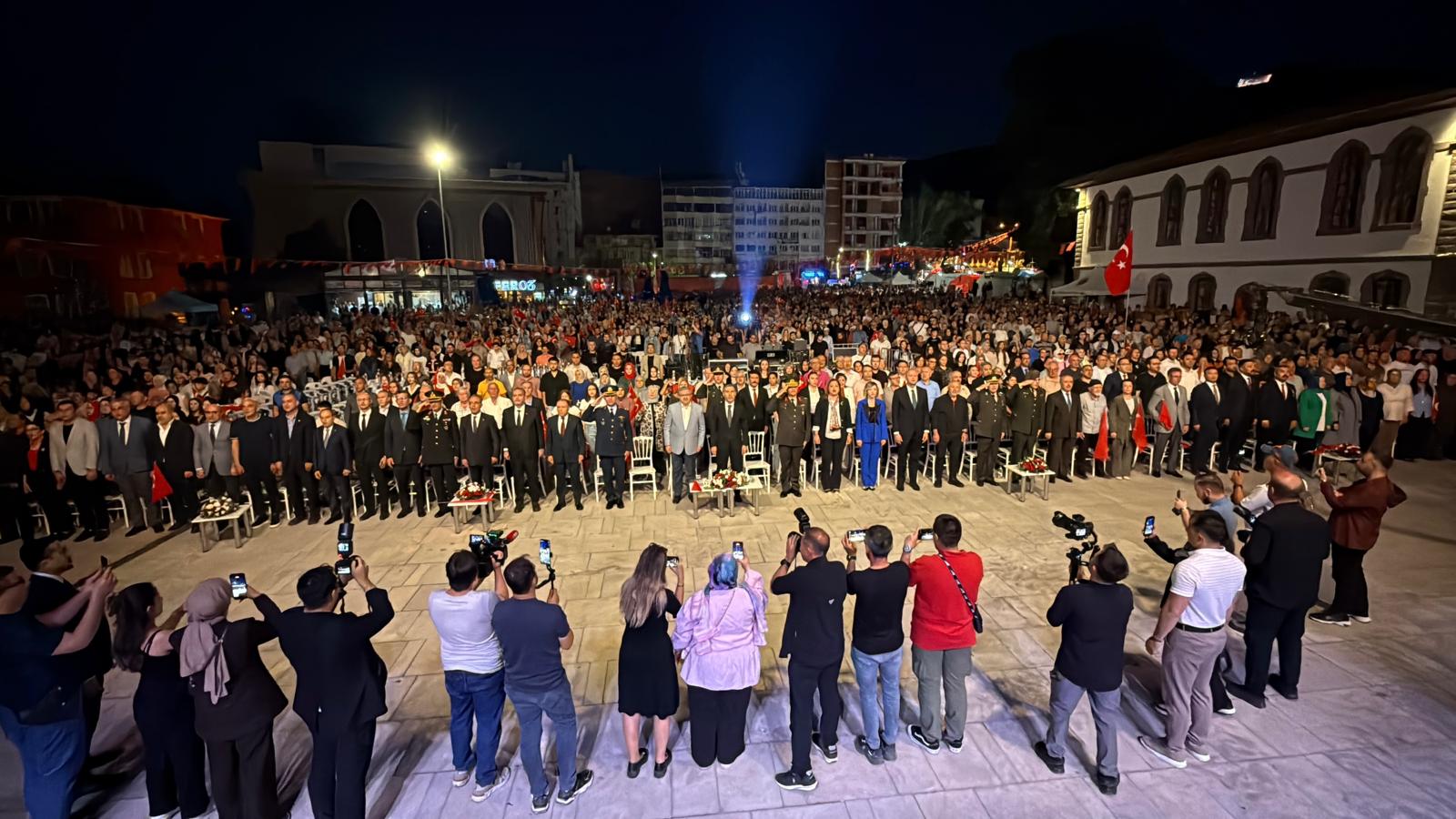 Afyonkarahisar 15 Temmuz için meydanda