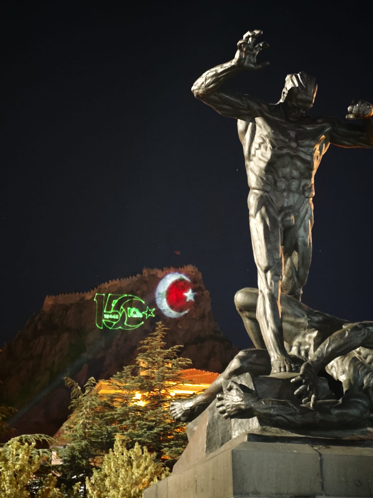 Karahisar Kalesi 15 Temmuz'un 10. Yılına Özel Lazer gösterisiyle aydınlandı 3 Karahisar Kalesi 15 Temmuz'un 10. Yılına Özel Lazer gösterisiyle aydınlandı