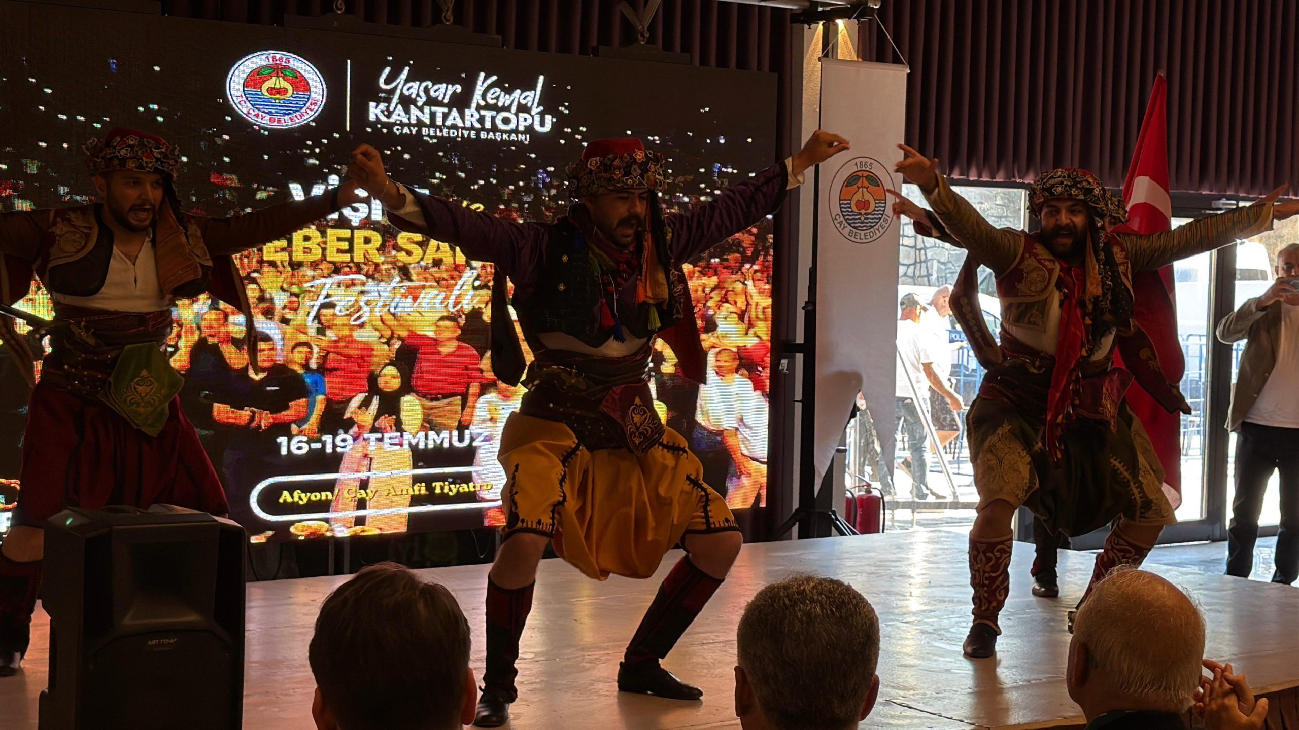 İYİ Parti heyeti Çay'da festival açılışına katıldı