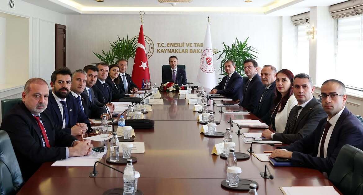 İMİB Yönetimi, Bakan Bayraktar ile sektörün sorunlarını görüştü 1 İMİB Yönetimi, Bakan Bayraktar ile sektörün sorunlarını görüştü