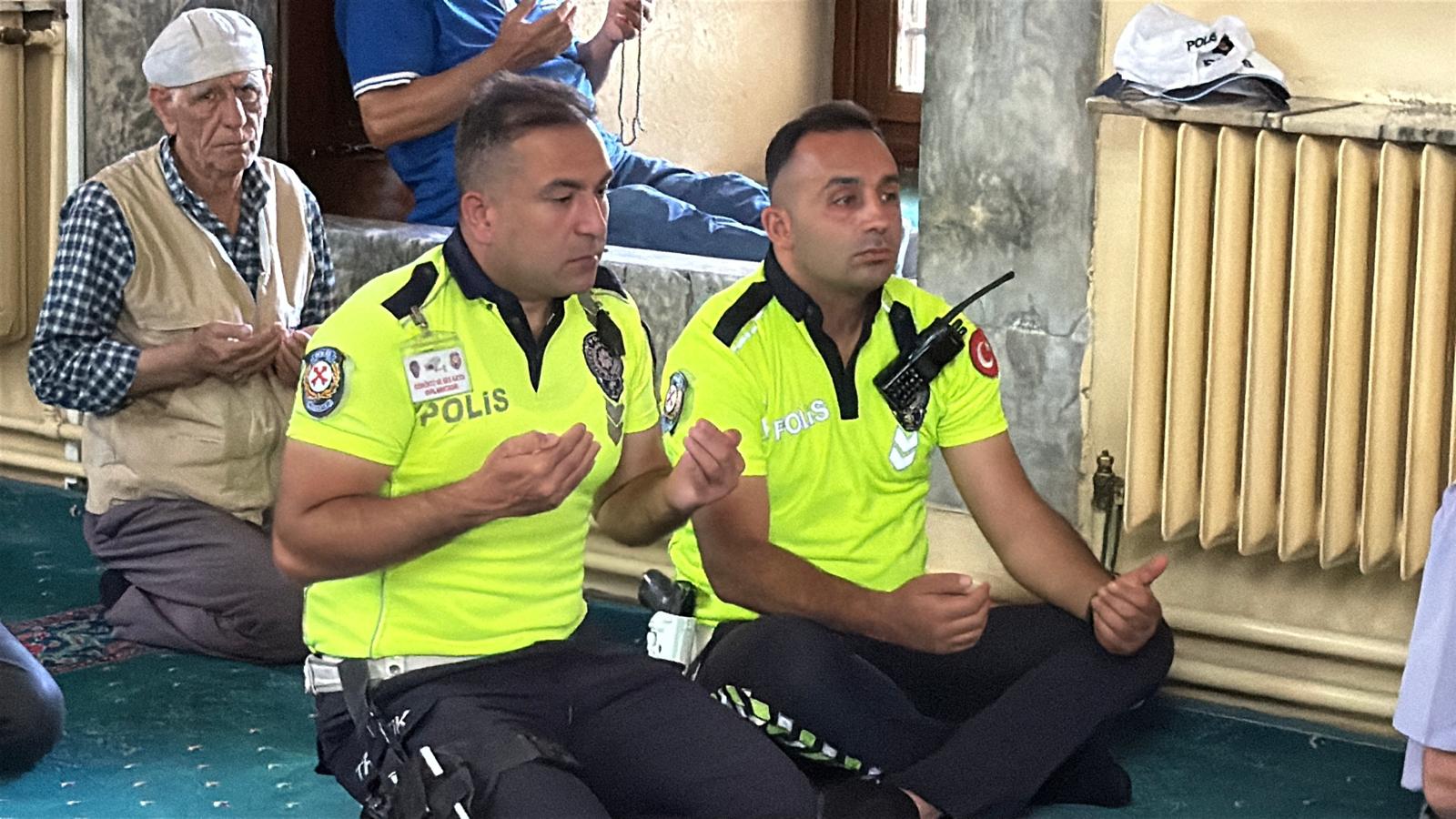 İmaret Camisi'nde şehitler için mevlit okutuldu