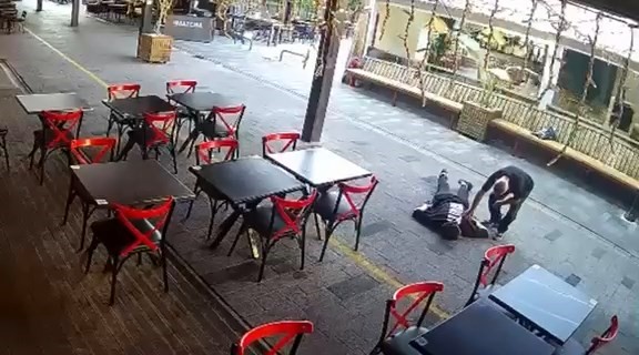 İnsanlık can çekiyor 1 İnsanlık can çekiyor