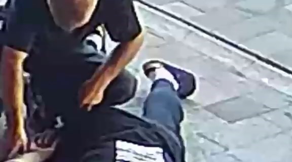 İnsanlık can çekiyor 2 İnsanlık can çekiyor