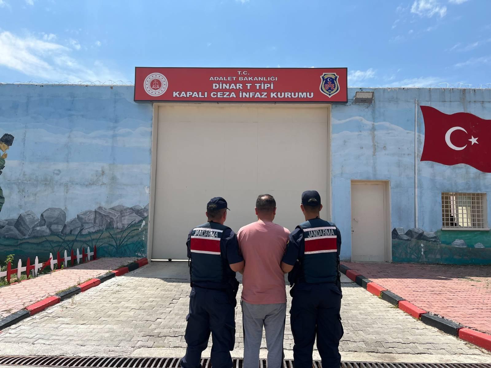 Jandarma, 46 firariyi yakaladı: 17’si tutuklandı 3 Jandarma, 46 firariyi yakaladı: 17’si tutuklandı