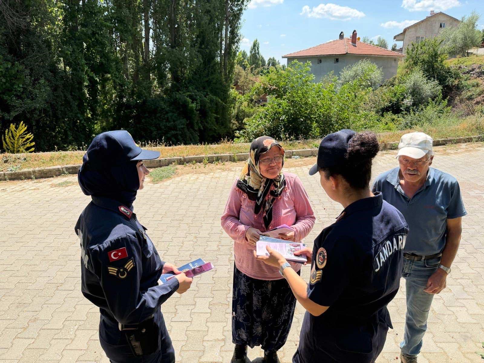 Jandarma kadına şiddetle mücadele için sahada 1 Jandarma kadına şiddetle mücadele için sahada