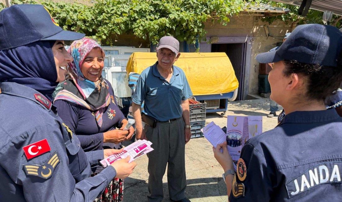 Afyonkarahisar İl Jandarma Komutanlığı ekipleri, Sinanpaşa ilçesinde vatandaşlara yönelik Kadına