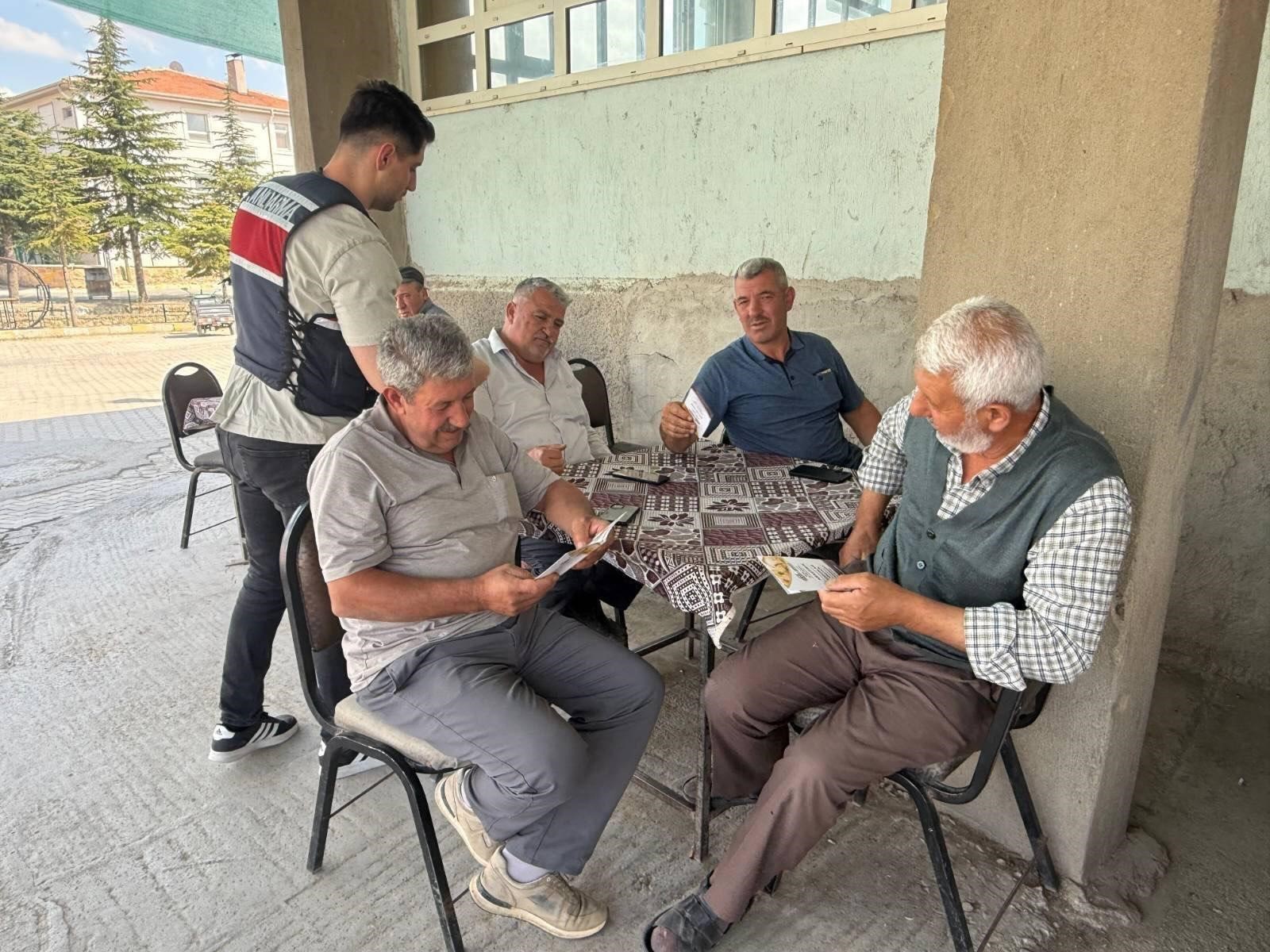 Jandarmadan vatandaşlara dolandırıcılık uyarısı 2 Jandarmadan vatandaşlara dolandırıcılık uyarısı