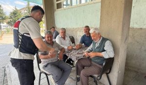 Afyonkarahisar'da jandarma ekipleri tarafından beldelerde yaşayan vatandaşlara yönelik dolandırıcılık konusunda