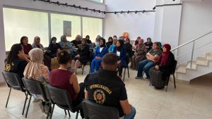 Afyonkarahisar'da polis tarafından kadınlara şiddetle mücadele konusunda eğitim verildi.