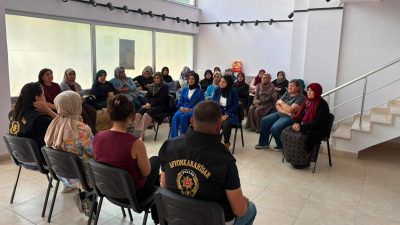 Afyonkarahisar'da polis tarafından kadınlara şiddetle mücadele konusunda eğitim verildi.