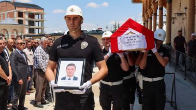 Afyonkarahisar’da kanser hastalığına yenik düşerek hayatını kaybeden 51 yaşındaki polis
