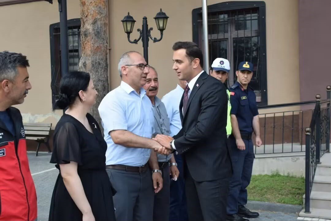 Kaymakam Demirci ilçeye veda etti 1 Kaymakam Demirci ilçeye veda etti