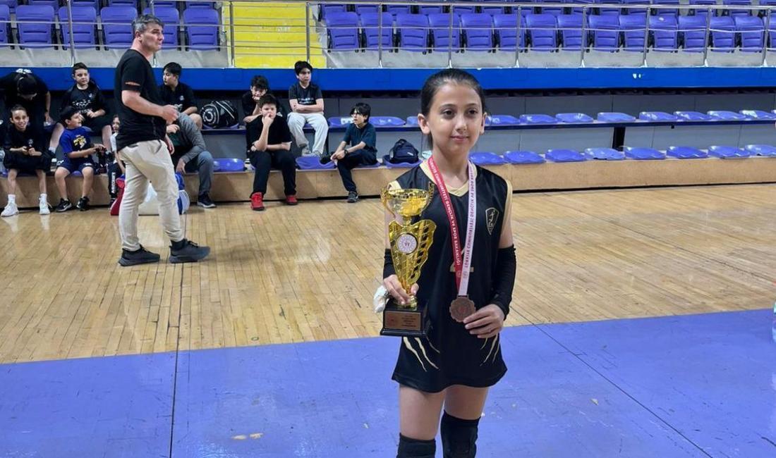 Afyonkarahisar Gençlik ve Spor İl Müdürlüğü tarafından düzenlenen Mini Voleybol
