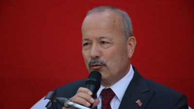 Milliyetçi Hareket Partisi Afyonkarahisar Milletvekili Mehmet Taytak, eski bakan Hüseyin