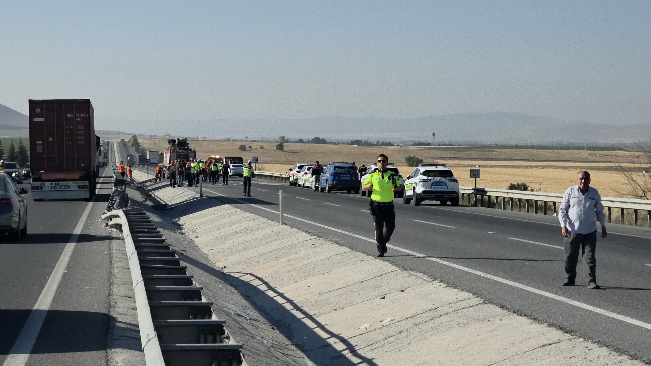 Kütahya-Afyon yolunda yolcu otobüsü devrildi: 31 yaralı