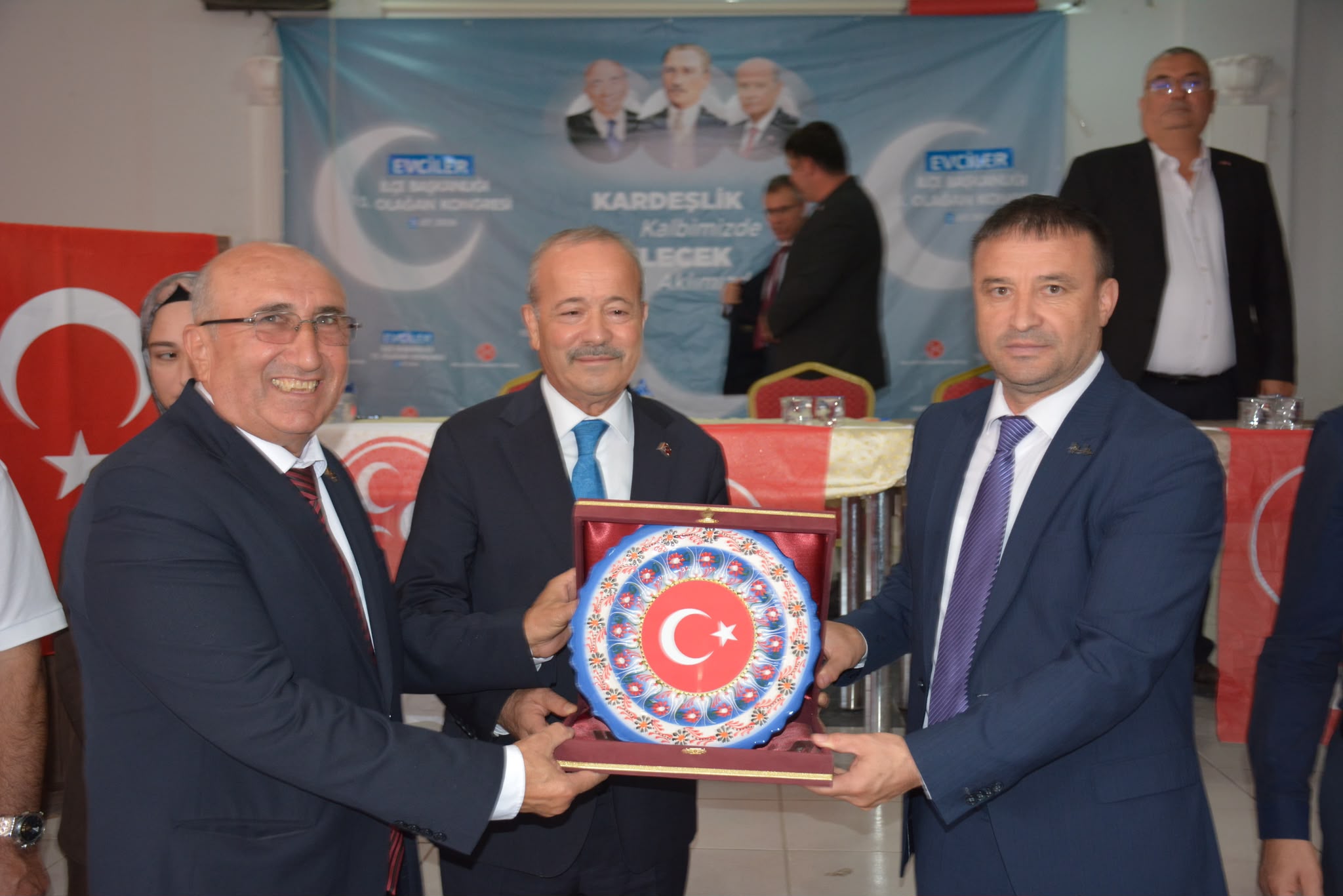 MHP Evciler ve Kızılören ilçe başkanları güven tazeledi 4 MHP Evciler ve Kızılören ilçe başkanları güven tazeledi