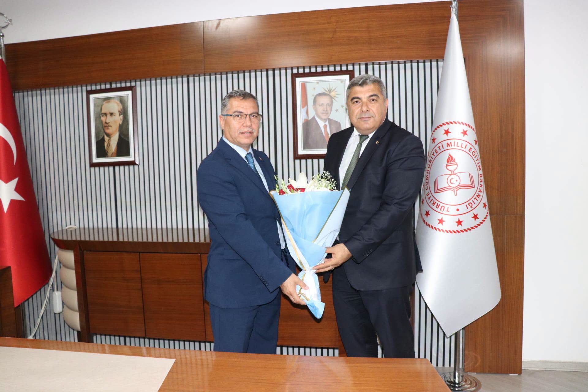 Milli Eğitim Müdürlüğü’nde devir teslim töreni 2 Milli Eğitim Müdürlüğü’nde devir teslim töreni