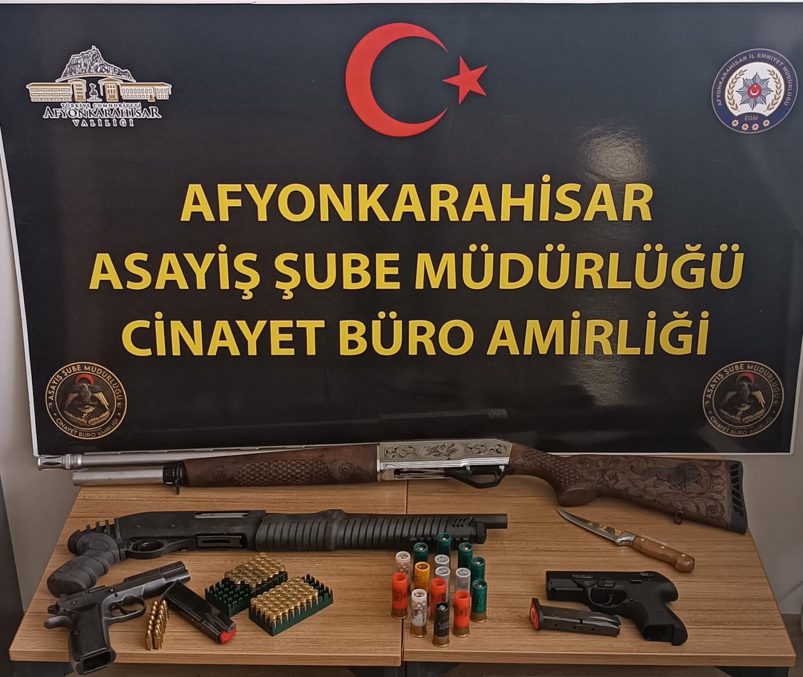 Minibüs durağı cinayetinin ardından cephanelik çıktı 1 Minibüs durağı cinayetinin ardından cephanelik çıktı