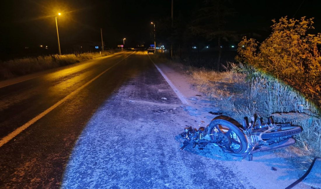 Afyonkarahisar'da otomobille motosikletin çarpıştığı trafik kazasında ağır yaralanan 17 yaşındaki