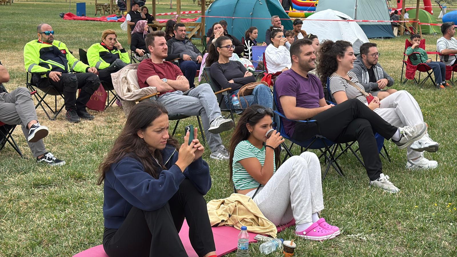 Aile çadır ve karavan kampında keyifli anlar
