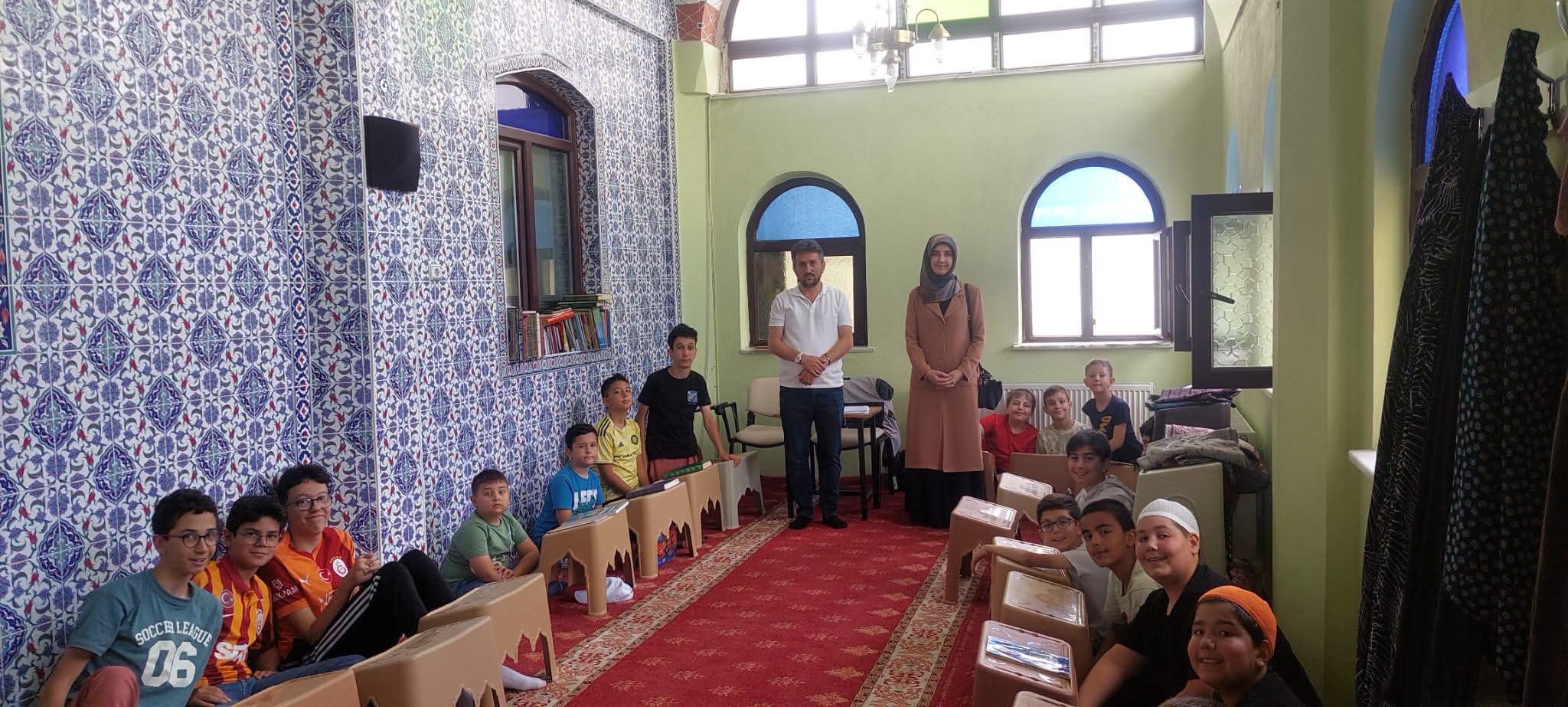 Öğrenciler yaza Kur'an-ı Kerim ile başladı 2 Öğrenciler yaza Kur'an-ı Kerim ile başladı
