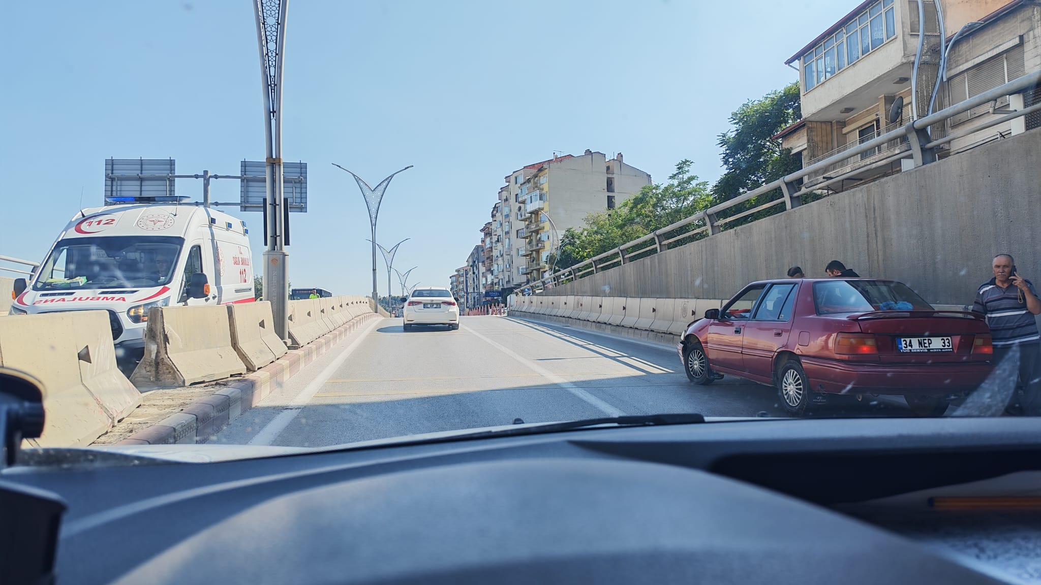 Alt geçitte maddi hasarlı kaza 2 Alt geçitte maddi hasarlı kaza